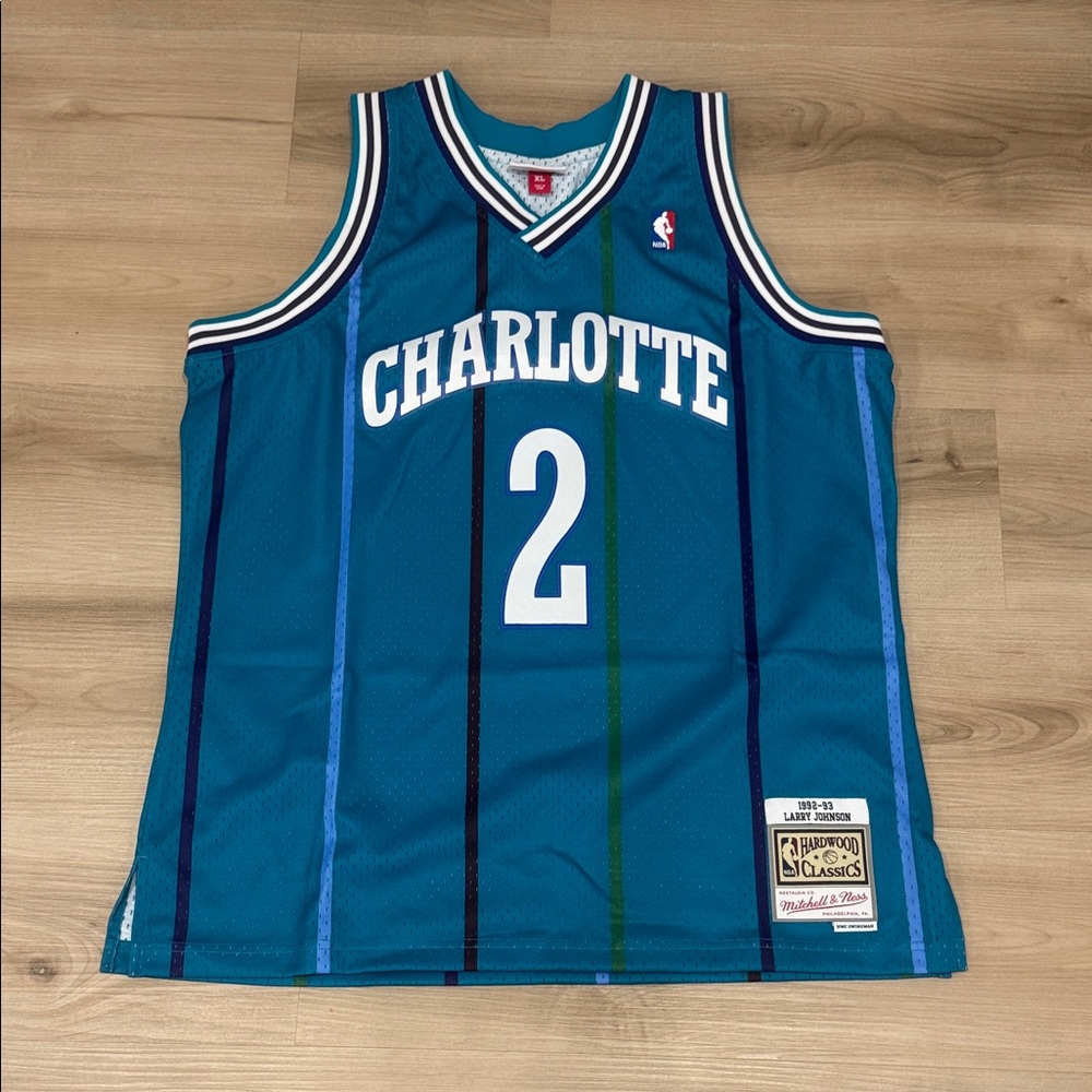 Men’s XL Mitchell & Ness Hardwood Classics Teal LJ #2 Charlotte Hornets Jersey